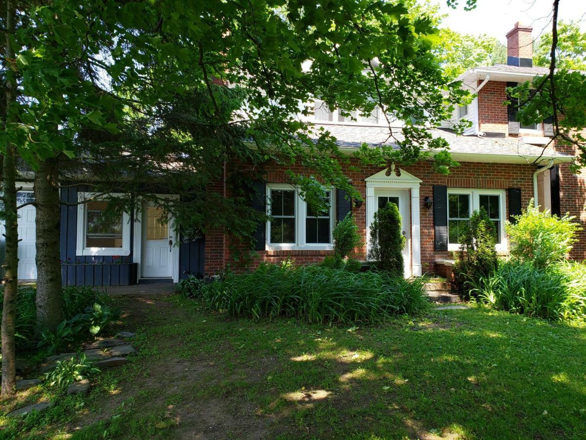Auberge Du Vignoble Bromont Exterior foto